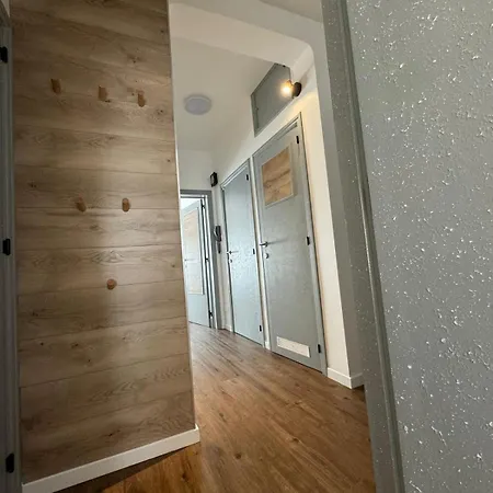 Rachelle Apartman *
